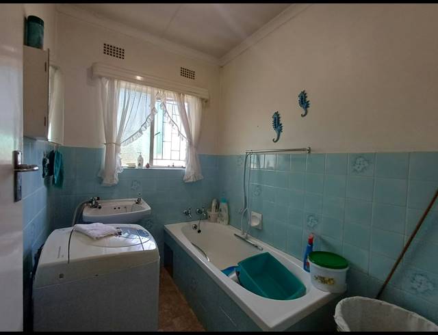 3 BEDROOM HOUSE FOR SALE IN DERSLEY